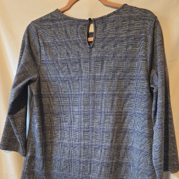 Van Heusen Gray And Blue Blouse With 3/4 Sleeves Womens Size Medium - Picture 6 of 8